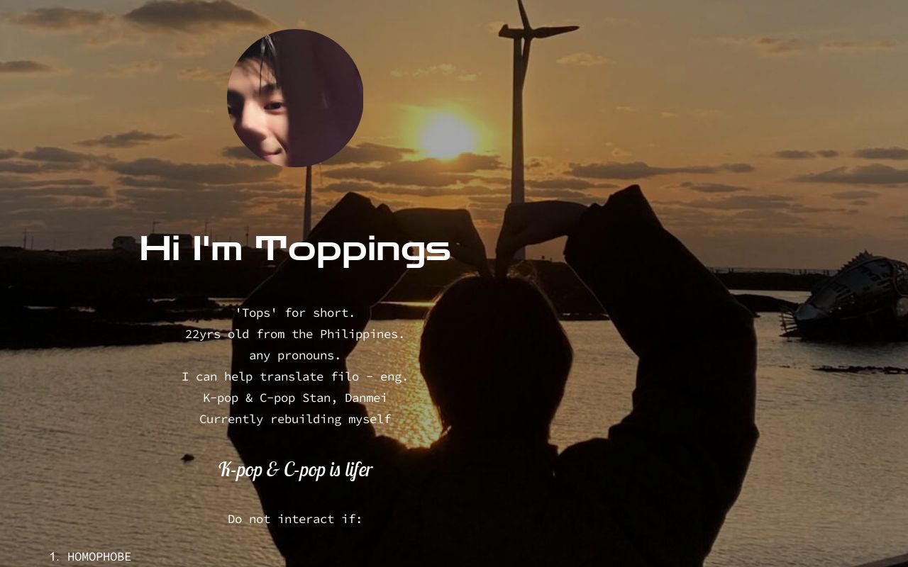 Carrd profile picture for @toppings