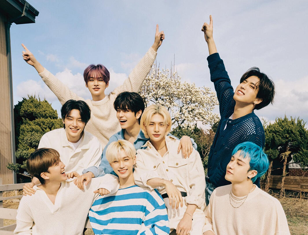 STRAY KIDS